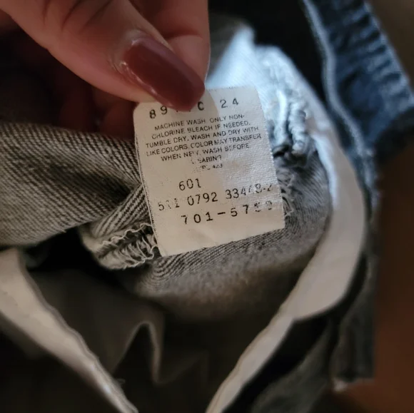 Vintage Levi's 701 | Size 25 - Picture 11 of 11